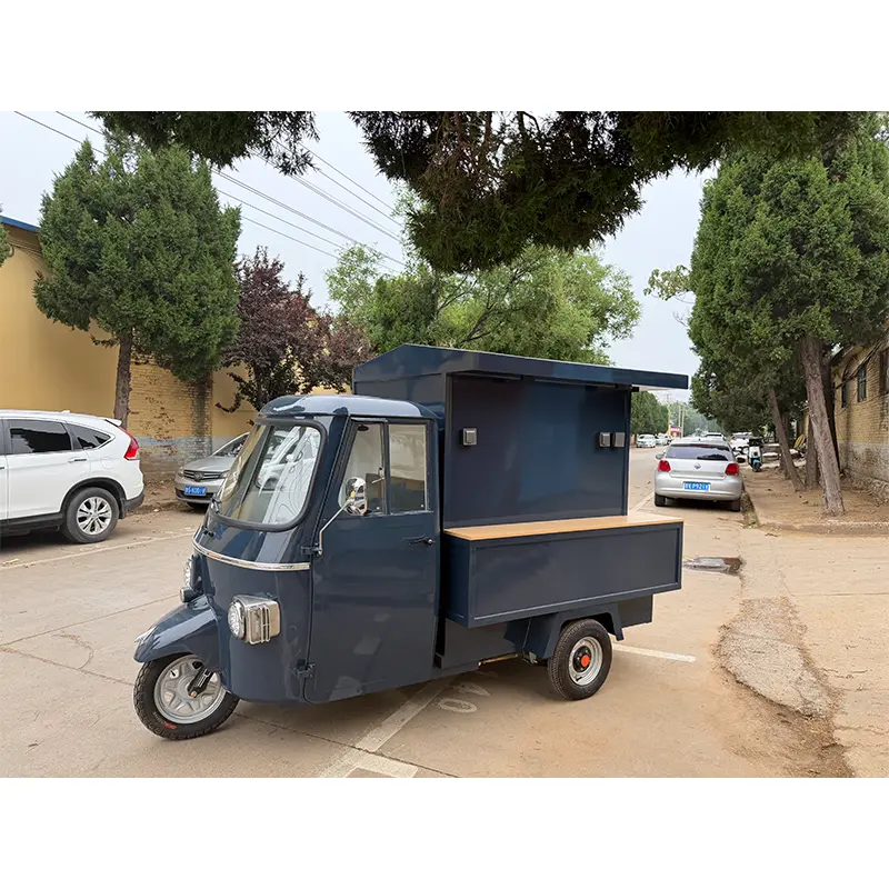 Piaggio oldalról nyíló gyorséttermi furgon